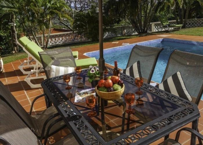 Beautiful 5-bed Villa With Views And Pool - Decaj 5 Bedroom Villa by RedAwning