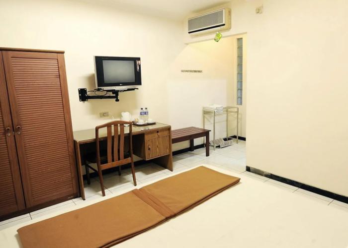 Hotel Sumber Waras
