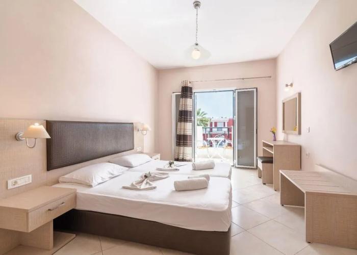 Yakinthos Hotel