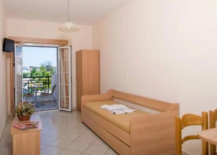 Yakinthos Hotel