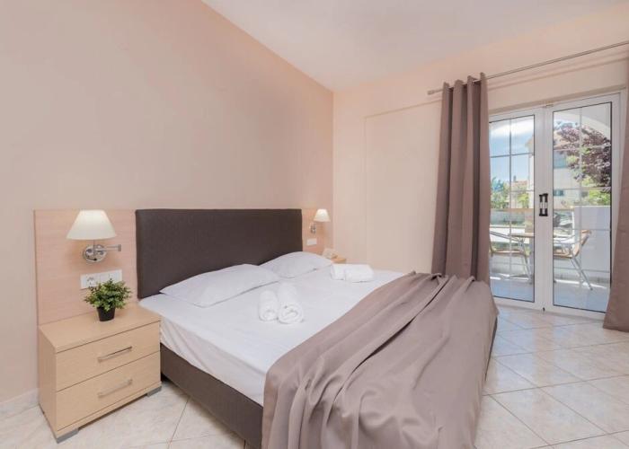 Yakinthos Hotel