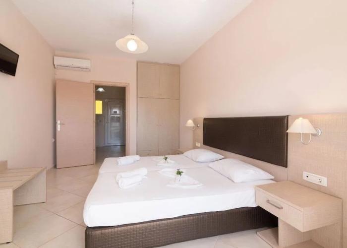 Yakinthos Hotel