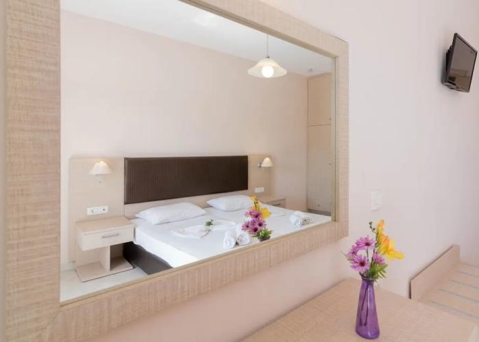 Yakinthos Hotel