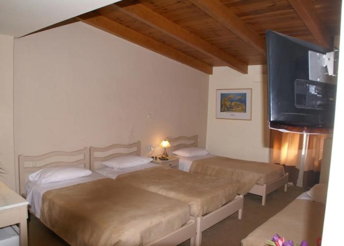 Yria Hotel