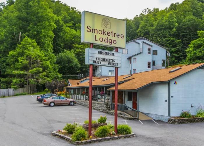 Smoketree Lodge