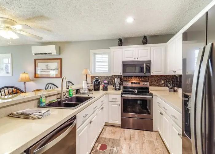 6 Mi to Skiing: Mtn-view Condo in Seven Devils