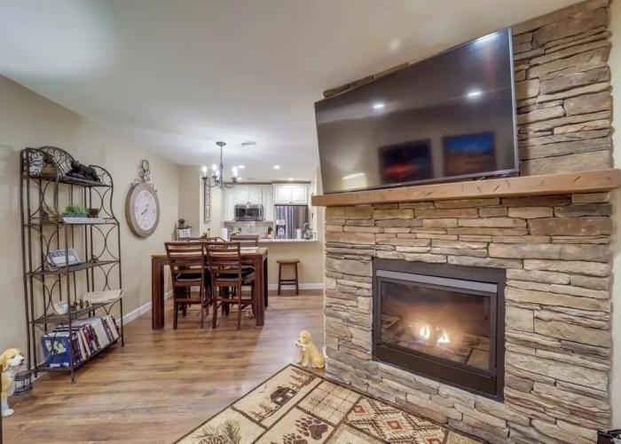 Lookout Deck + Mtn Views: Banner Elk Condo!