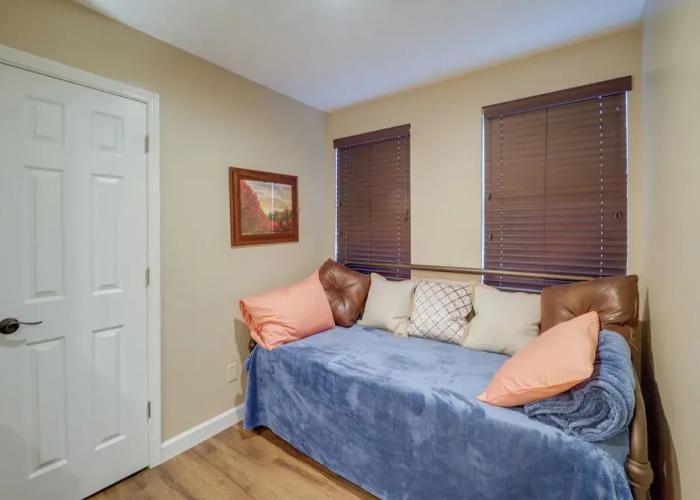 Lookout Deck + Mtn Views: Banner Elk Condo!