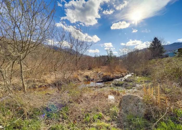 Lookout Deck + Mtn Views: Banner Elk Condo!