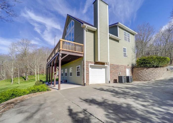 Mtn-view Ski Retreat w/ Grill in Seven Devils!