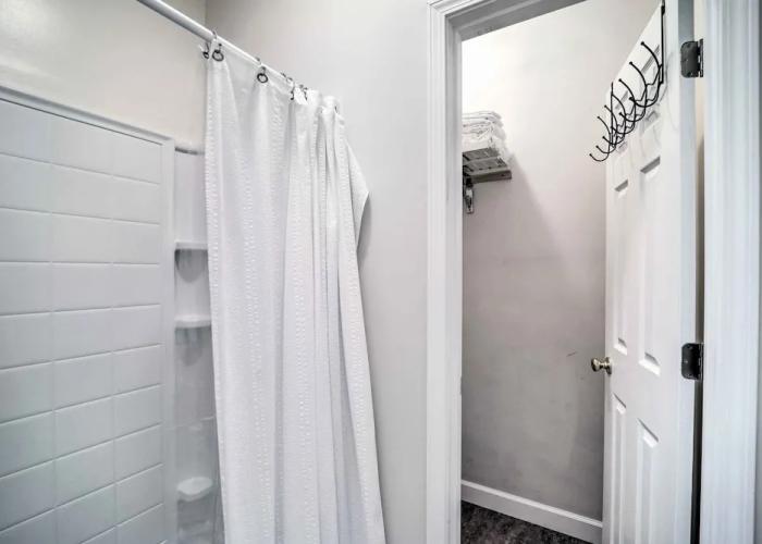 Near Sugar Mtn Resort: Banner Elk Haven w/ Views!