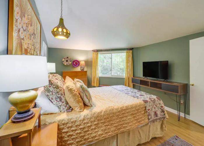 Quaint Vacation Rental w/ Porch in Banner Elk!