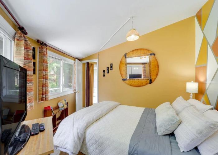 Quaint Vacation Rental w/ Porch in Banner Elk!