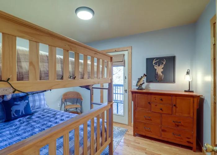 Blowing Rock Escape w/ Covered Deck & Fire Pit