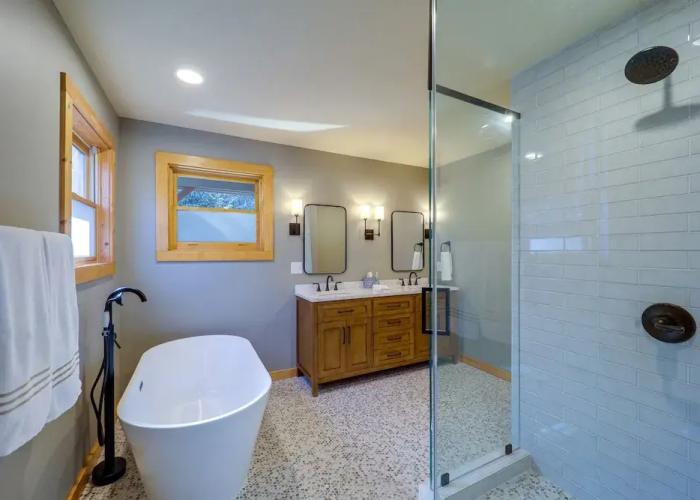 Blowing Rock Escape w/ Covered Deck & Fire Pit