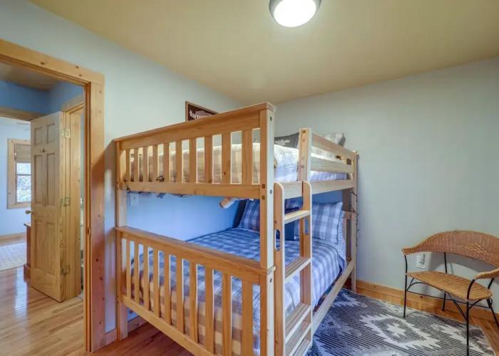 Blowing Rock Escape w/ Covered Deck & Fire Pit