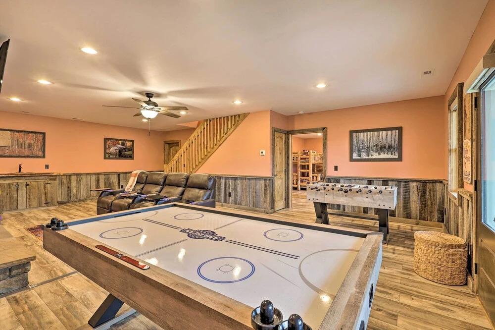 фото Family Cabin w/ Hot Tub: 12 Mi to Beech Mountain!