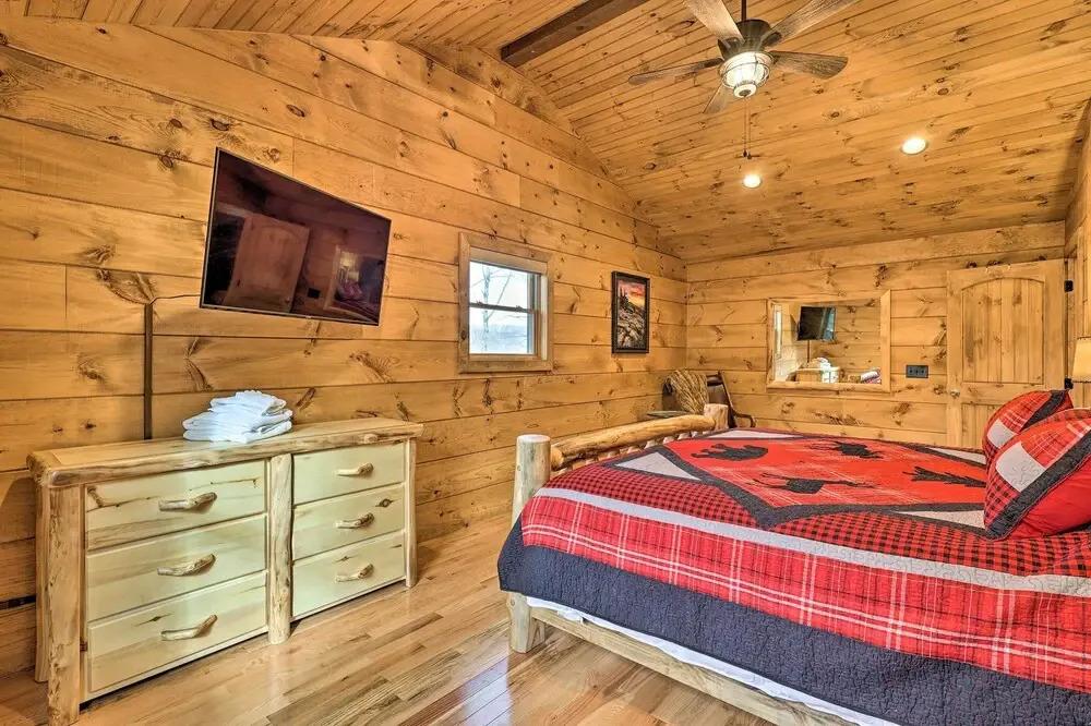 фото Family Cabin w/ Hot Tub: 12 Mi to Beech Mountain!