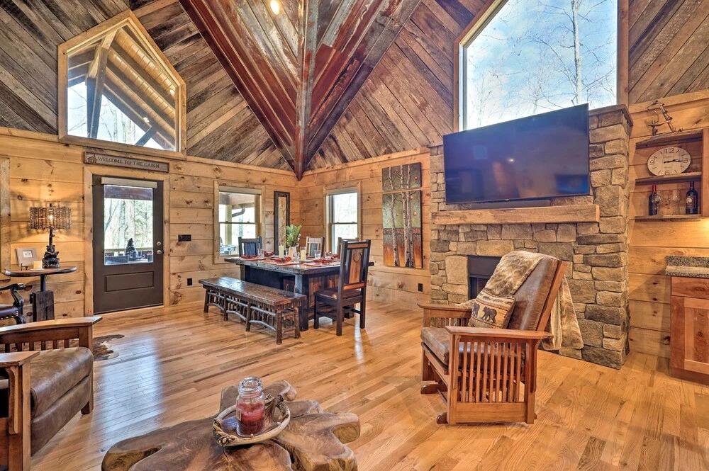 фото Family Cabin w/ Hot Tub: 12 Mi to Beech Mountain!