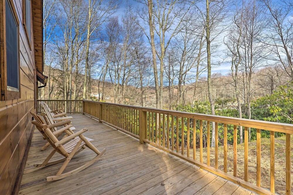 фото Family Cabin w/ Hot Tub: 12 Mi to Beech Mountain!