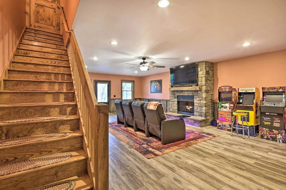 фото Family Cabin w/ Hot Tub: 12 Mi to Beech Mountain!