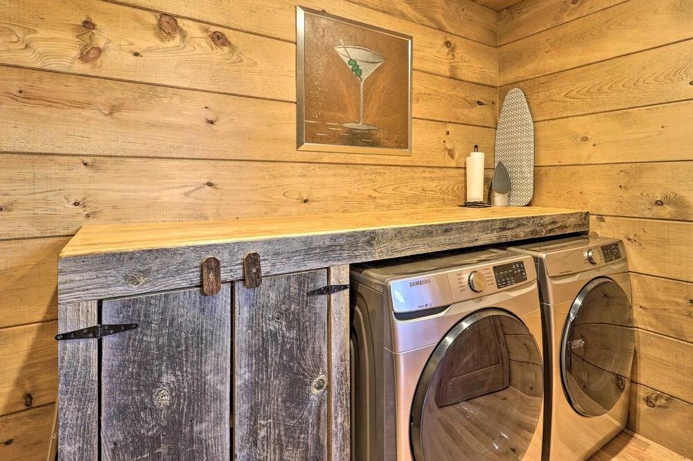 фото Family Cabin w/ Hot Tub: 12 Mi to Beech Mountain!