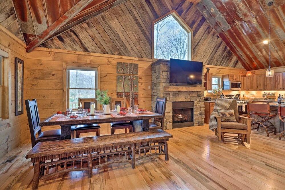 фото Family Cabin w/ Hot Tub: 12 Mi to Beech Mountain!