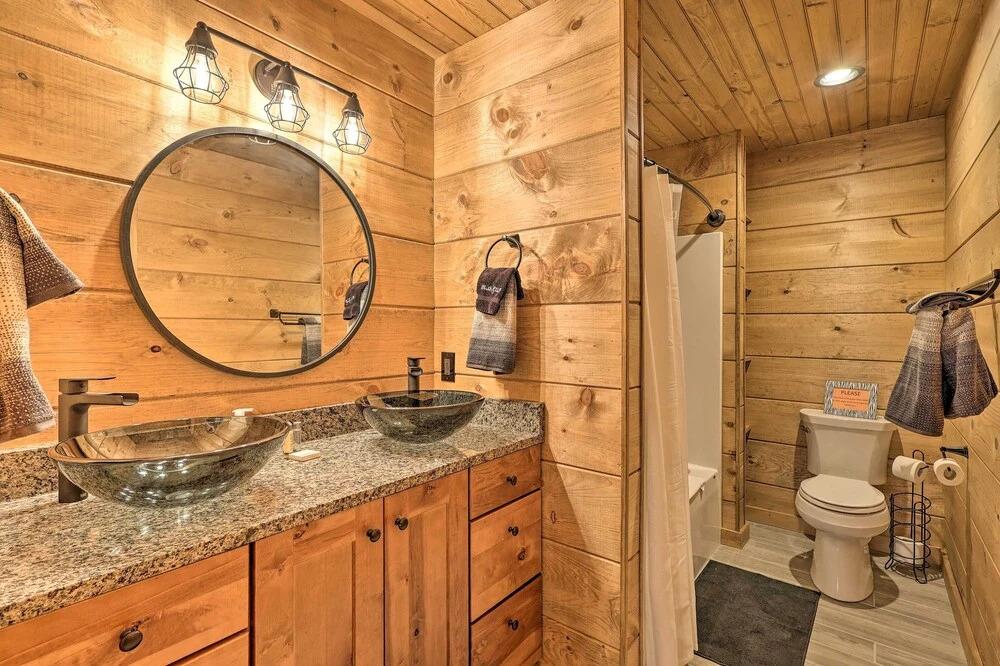 фото Family Cabin w/ Hot Tub: 12 Mi to Beech Mountain!