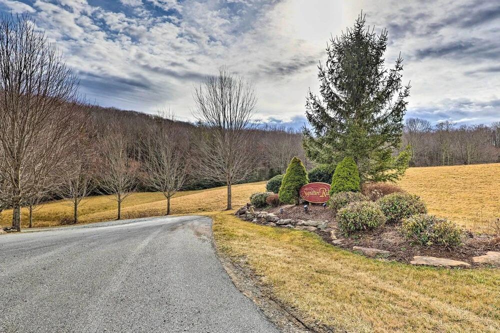 фото Family Cabin w/ Hot Tub: 12 Mi to Beech Mountain!