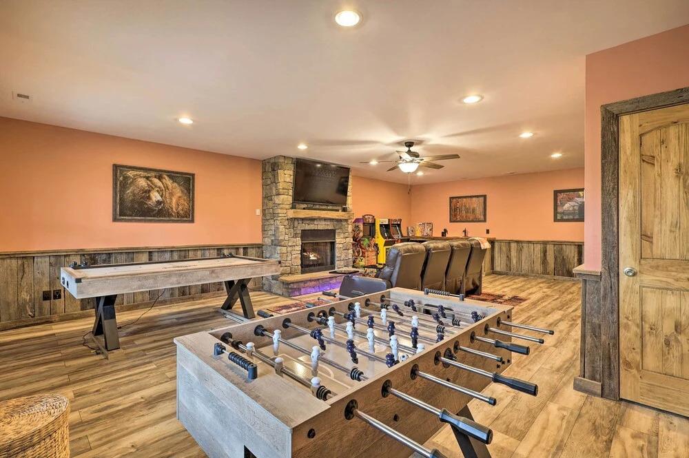 фото Family Cabin w/ Hot Tub: 12 Mi to Beech Mountain!