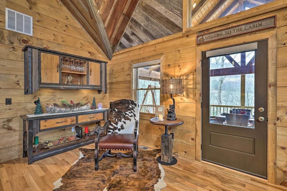 фото Family Cabin w/ Hot Tub: 12 Mi to Beech Mountain!