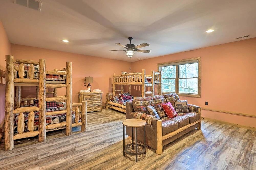 фото Family Cabin w/ Hot Tub: 12 Mi to Beech Mountain!