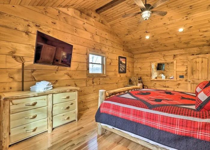 Family Cabin w/ Hot Tub: 12 Mi to Beech Mountain!