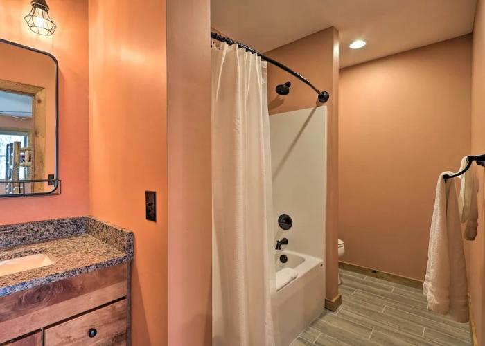 Family Cabin w/ Hot Tub: 12 Mi to Beech Mountain!