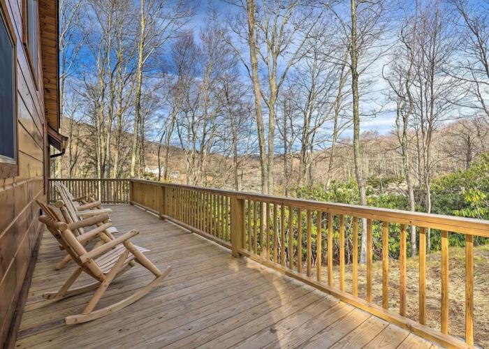 Family Cabin w/ Hot Tub: 12 Mi to Beech Mountain!