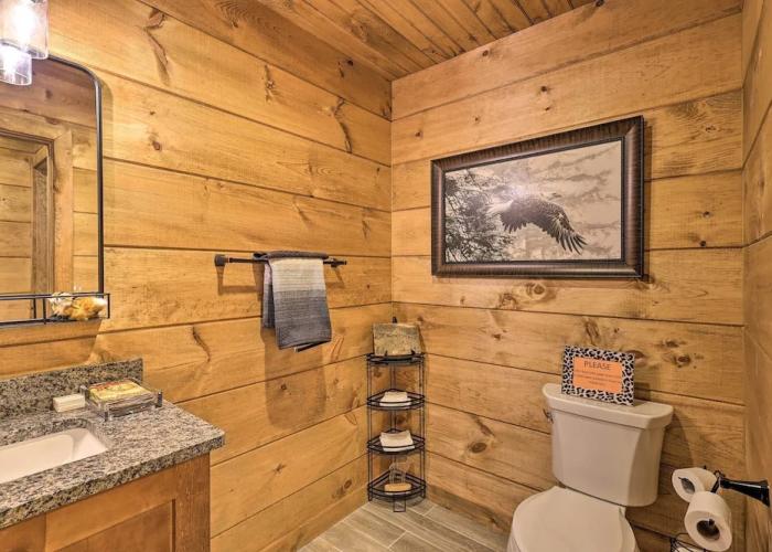 Family Cabin w/ Hot Tub: 12 Mi to Beech Mountain!