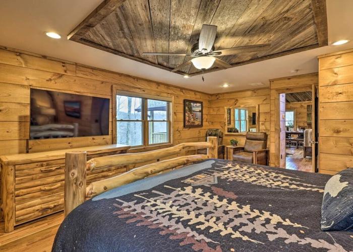 Family Cabin w/ Hot Tub: 12 Mi to Beech Mountain!