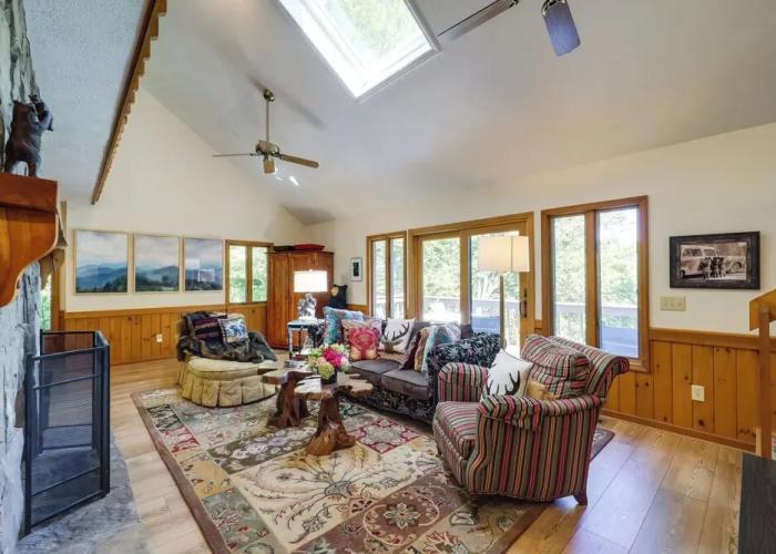 Dog-friendly Blowing Rock Chalet w/ Stunning Views
