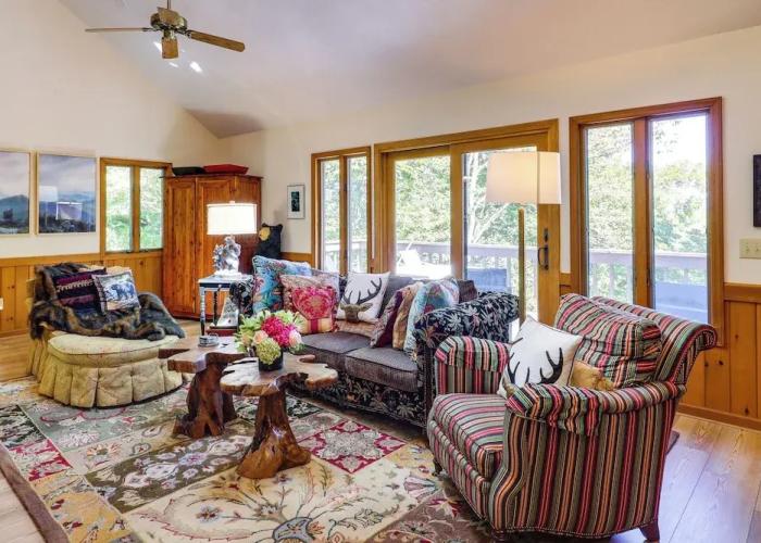 Dog-friendly Blowing Rock Chalet w/ Stunning Views