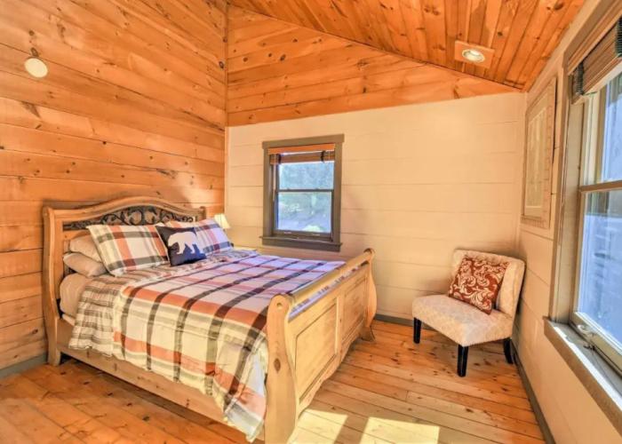 Ski, Hike, & Visit Vineyards: Banner Elk Cabin