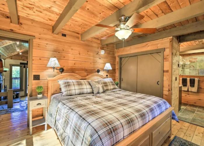 Ski, Hike, & Visit Vineyards: Banner Elk Cabin