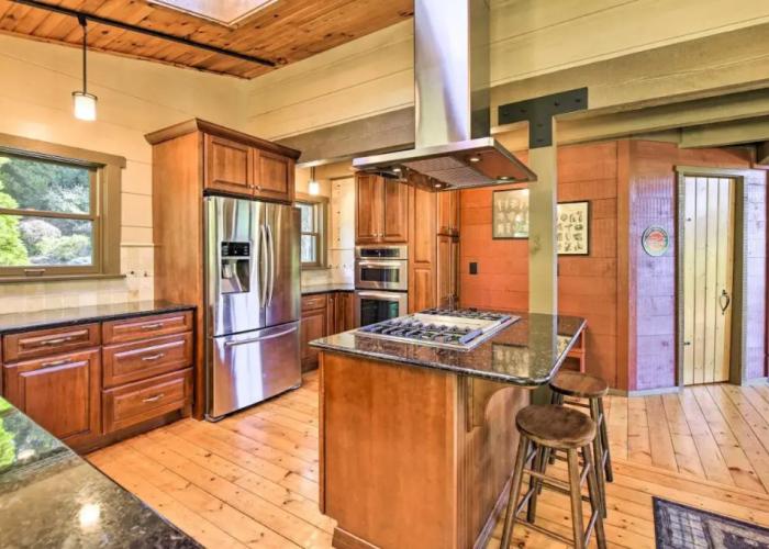 Ski, Hike, & Visit Vineyards: Banner Elk Cabin