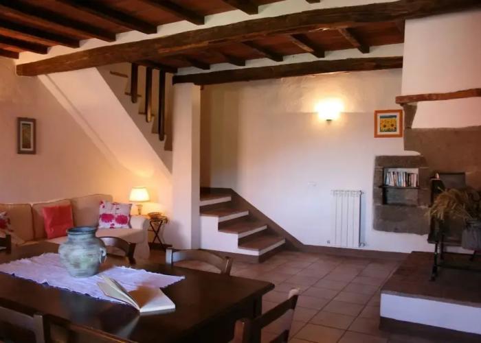 Stunning private villa with private pool, WIFI, TV, pets allowed and parking, close to Cortona