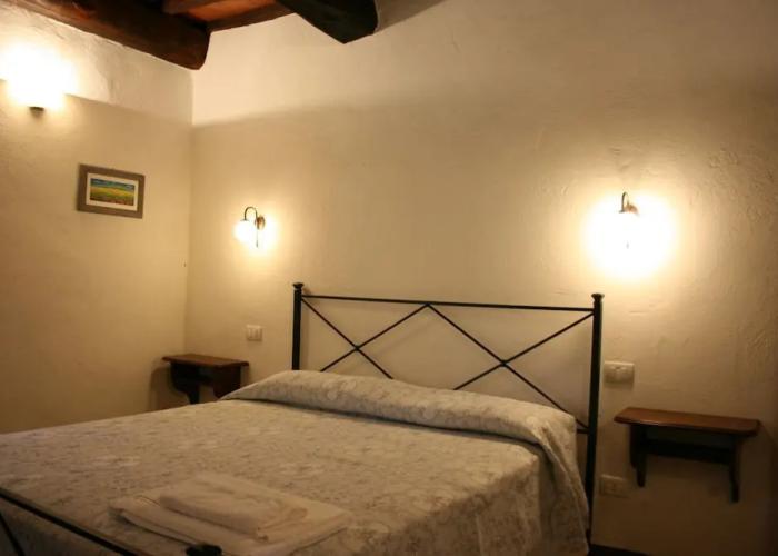 Stunning private villa with private pool, WIFI, TV, pets allowed and parking, close to Cortona