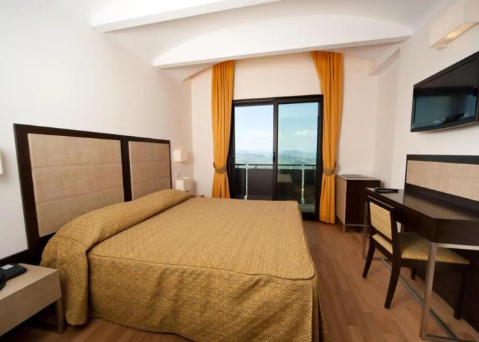 Hotel Joli