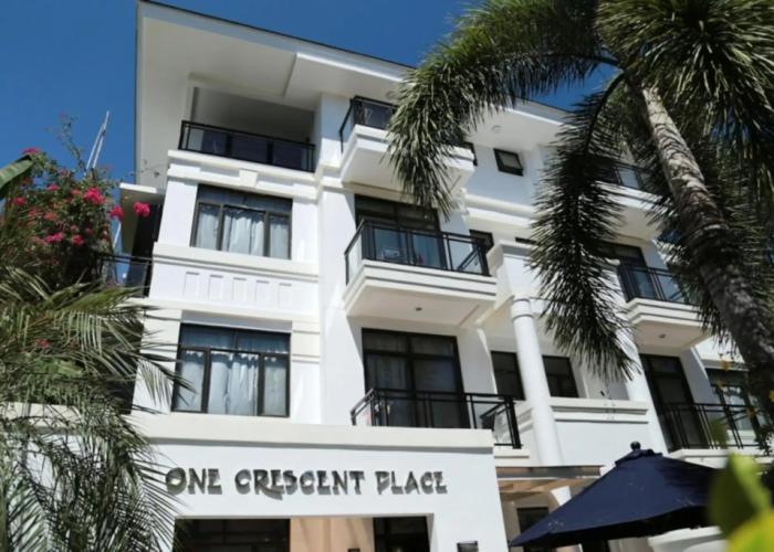 One Crescent Place