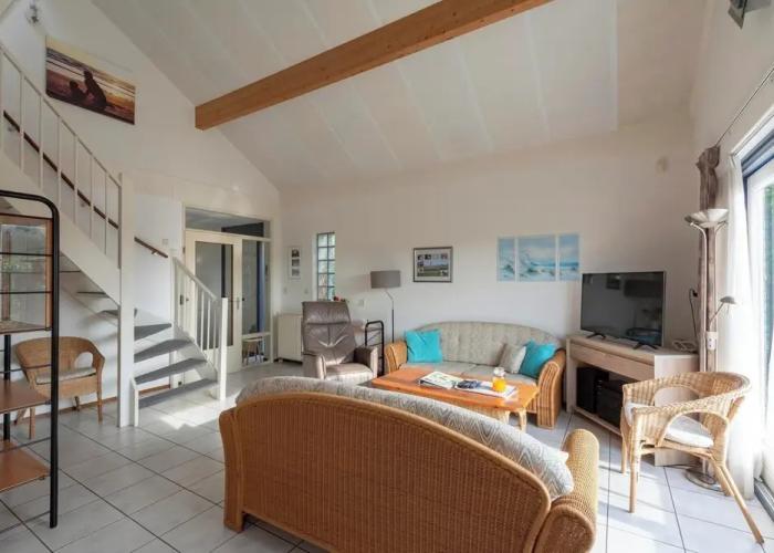 Elegant Villa Beachside With Garden