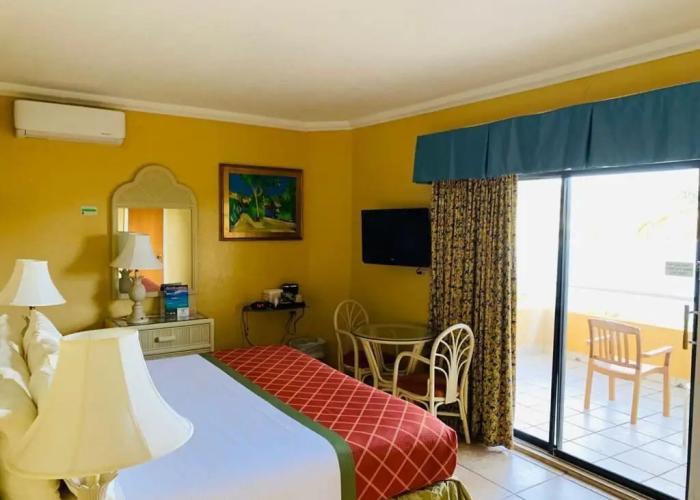 Lindbergh Bay Hotel and Villas