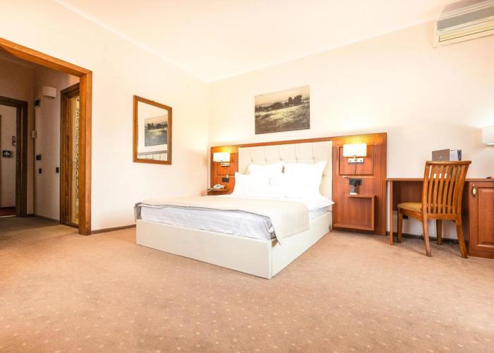Hotel Athos Rmt