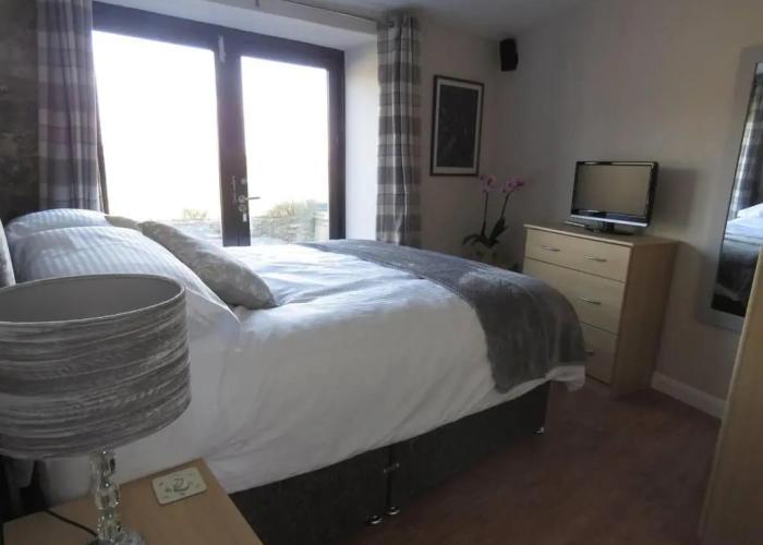 Vale of Glamorgan - Cottage - Sleeps 4 - Parking